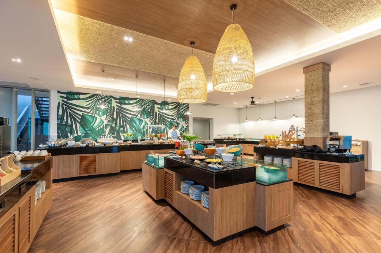 Outrigger Khao Lak Beach Resort - Sha Extra Plus المظهر الخارجي الصورة The buffet at the hotel